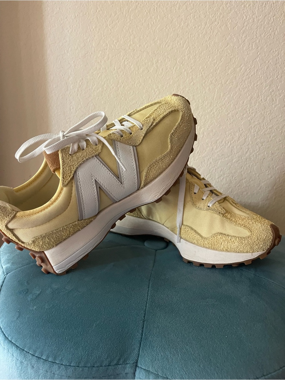 New Balance Women's Pale Yellow Retro Runner Sneakers size 8